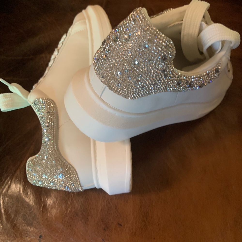 STEVE MADDEN 2023 GLITTER TENNIS SHOES